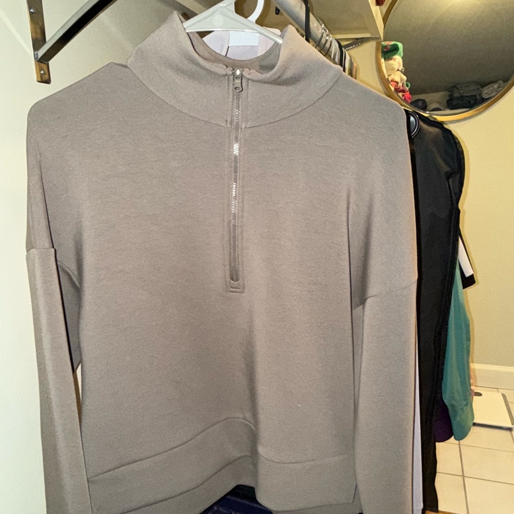 Valuable soft scuba quarter zip
